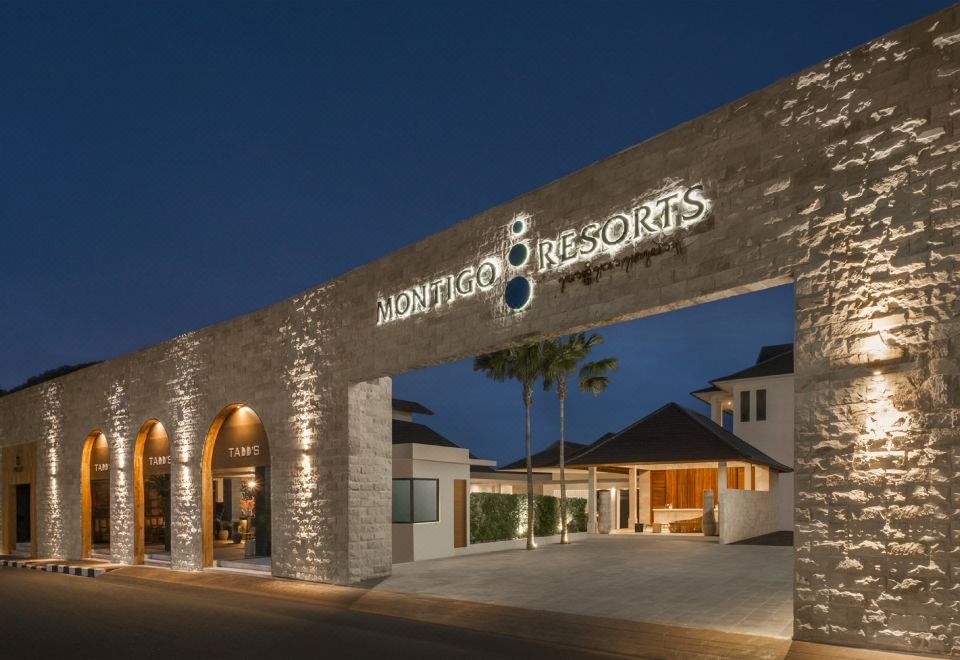 هتل مانتیگو ریزورت سمینیاک